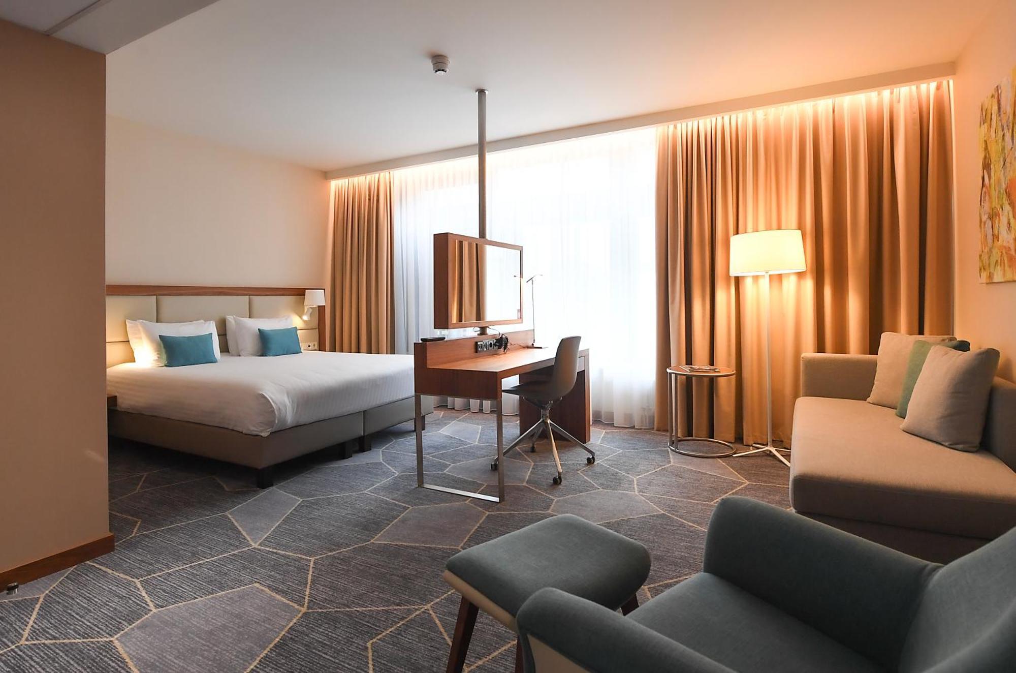 Crowne Plaza Maastricht By Ihg Hotel Exterior photo