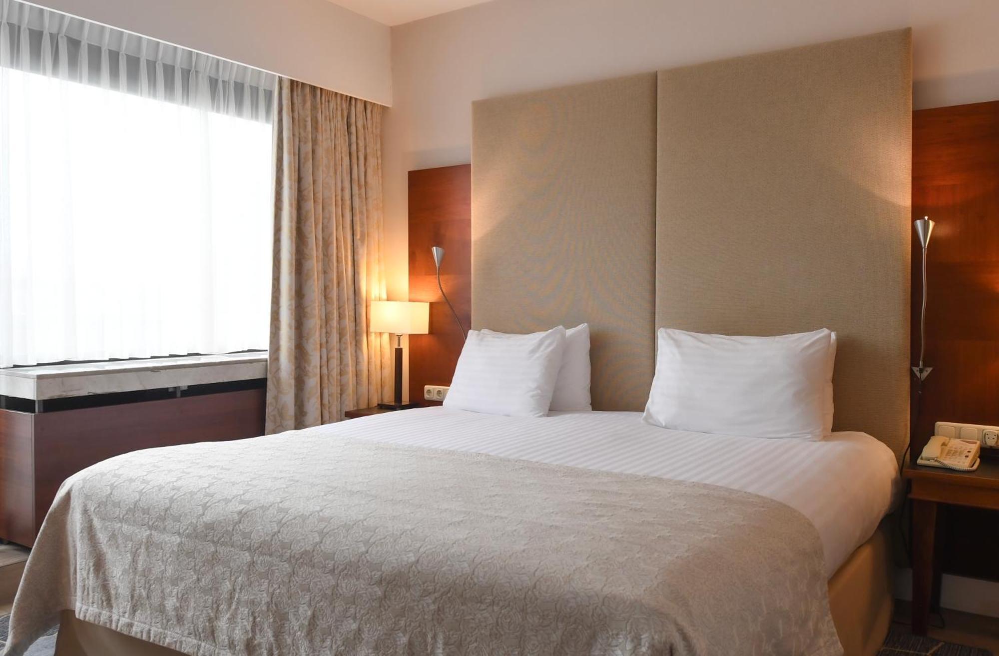 Crowne Plaza Maastricht By Ihg Hotel Exterior photo
