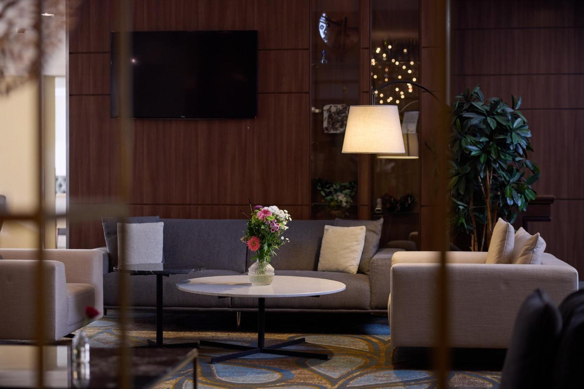 Crowne Plaza Maastricht By Ihg Hotel Exterior photo