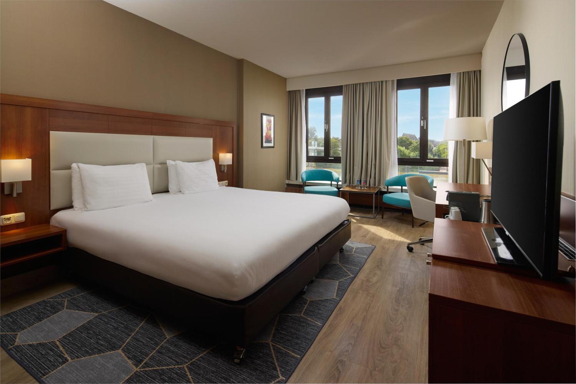 Crowne Plaza Maastricht By Ihg Hotel Exterior photo
