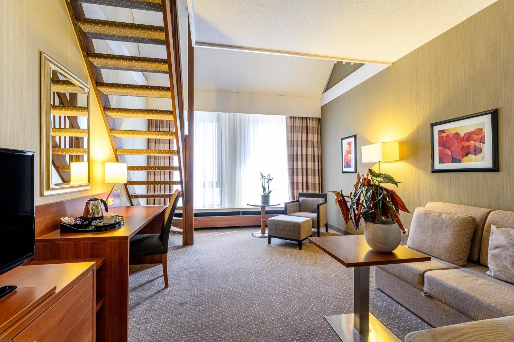 Crowne Plaza Maastricht By Ihg Hotel Exterior photo