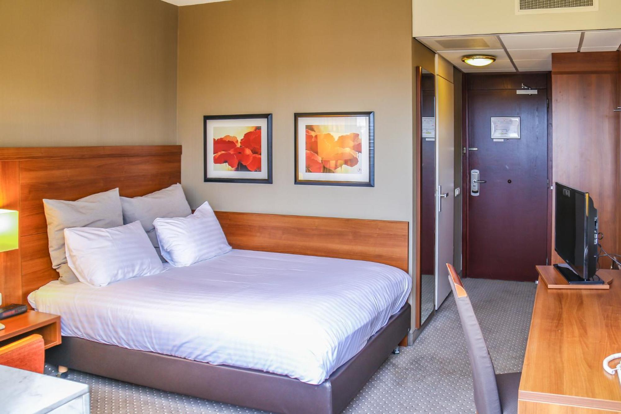Crowne Plaza Maastricht By Ihg Hotel Exterior photo